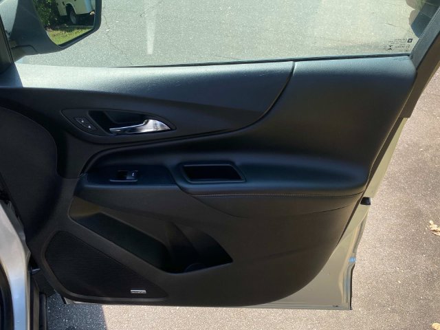 Used 2018 Chevrolet Equinox Premier FWD image 38