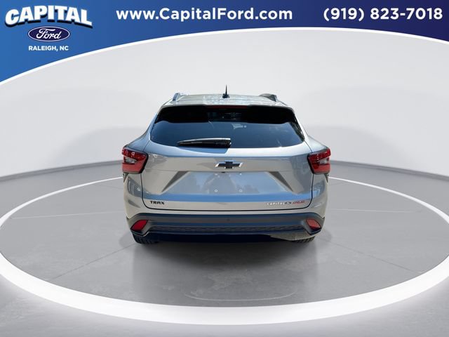 Used 2025 Chevrolet Trax RS w/ Driver Confidence Package FWD image 7