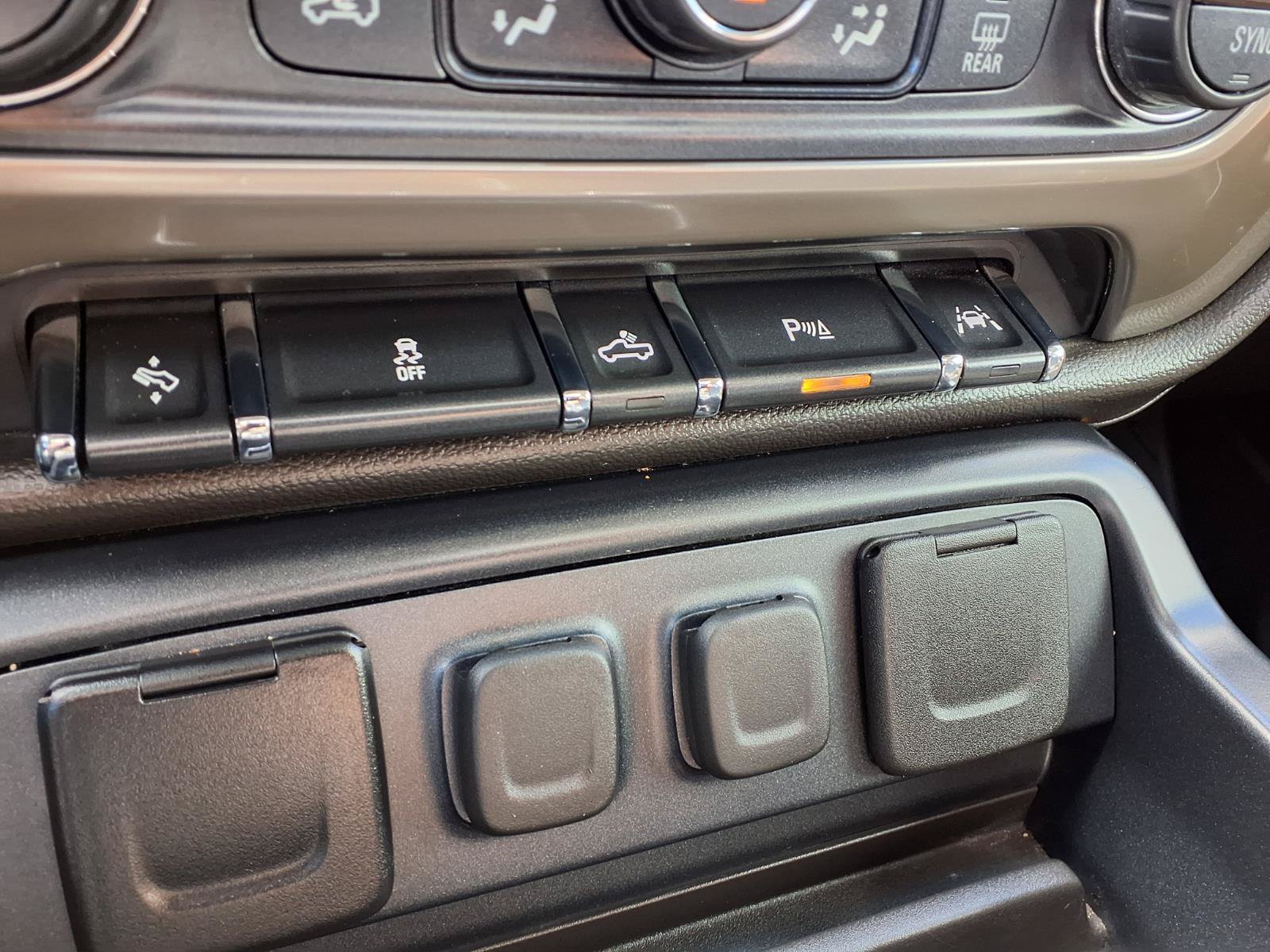 Used 2018 Chevrolet Silverado 1500 High Country RWD image 11