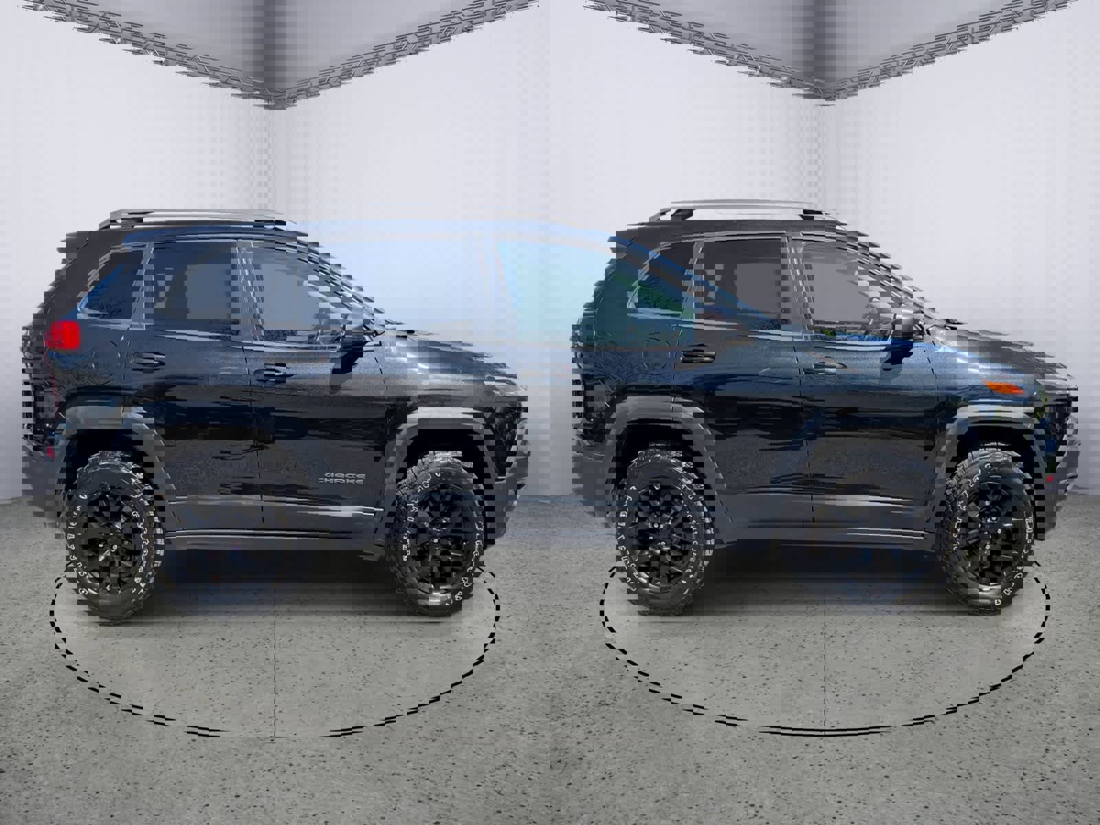 Used 2016 Jeep Cherokee Trailhawk w/ Comfort/Convenience Group image 2