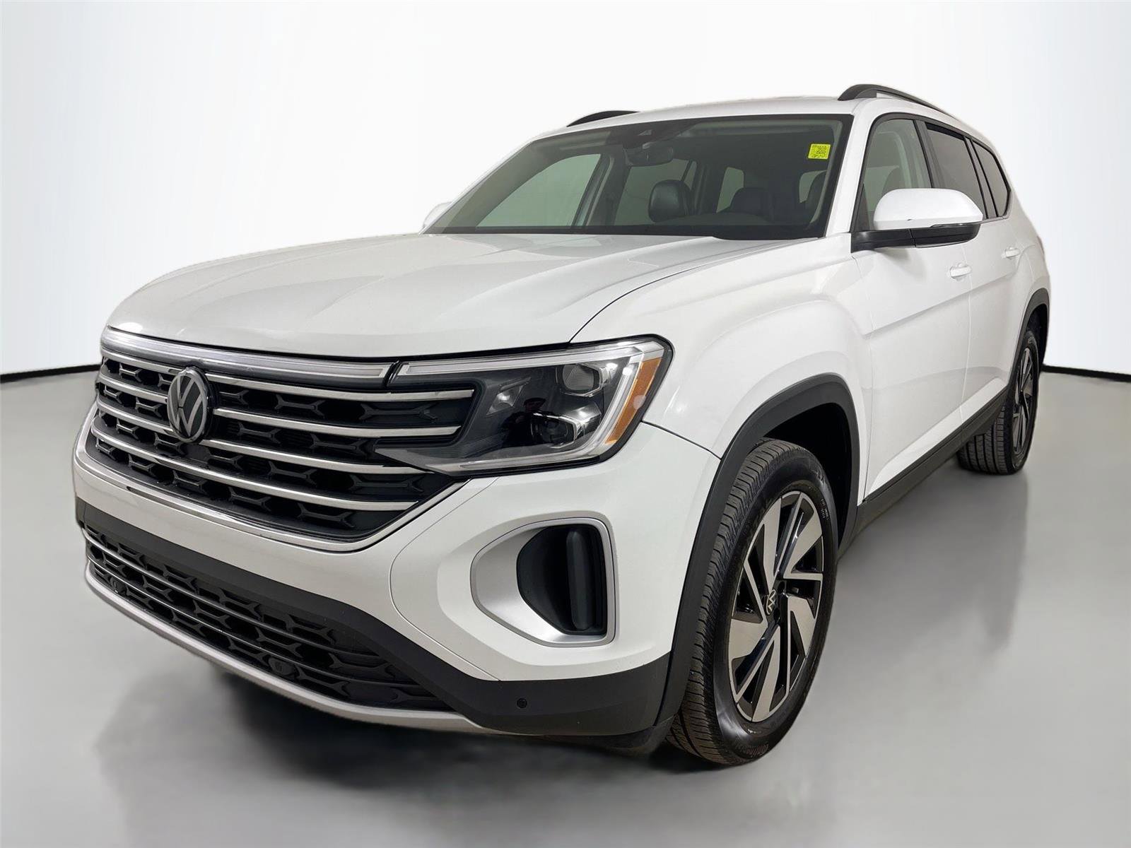 Used 2024 Volkswagen Atlas SE image 3