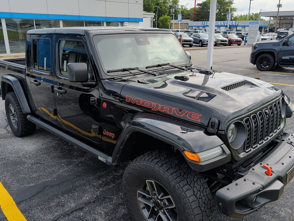 Used 2024 Jeep Gladiator Mojave AWD/4WD image 3