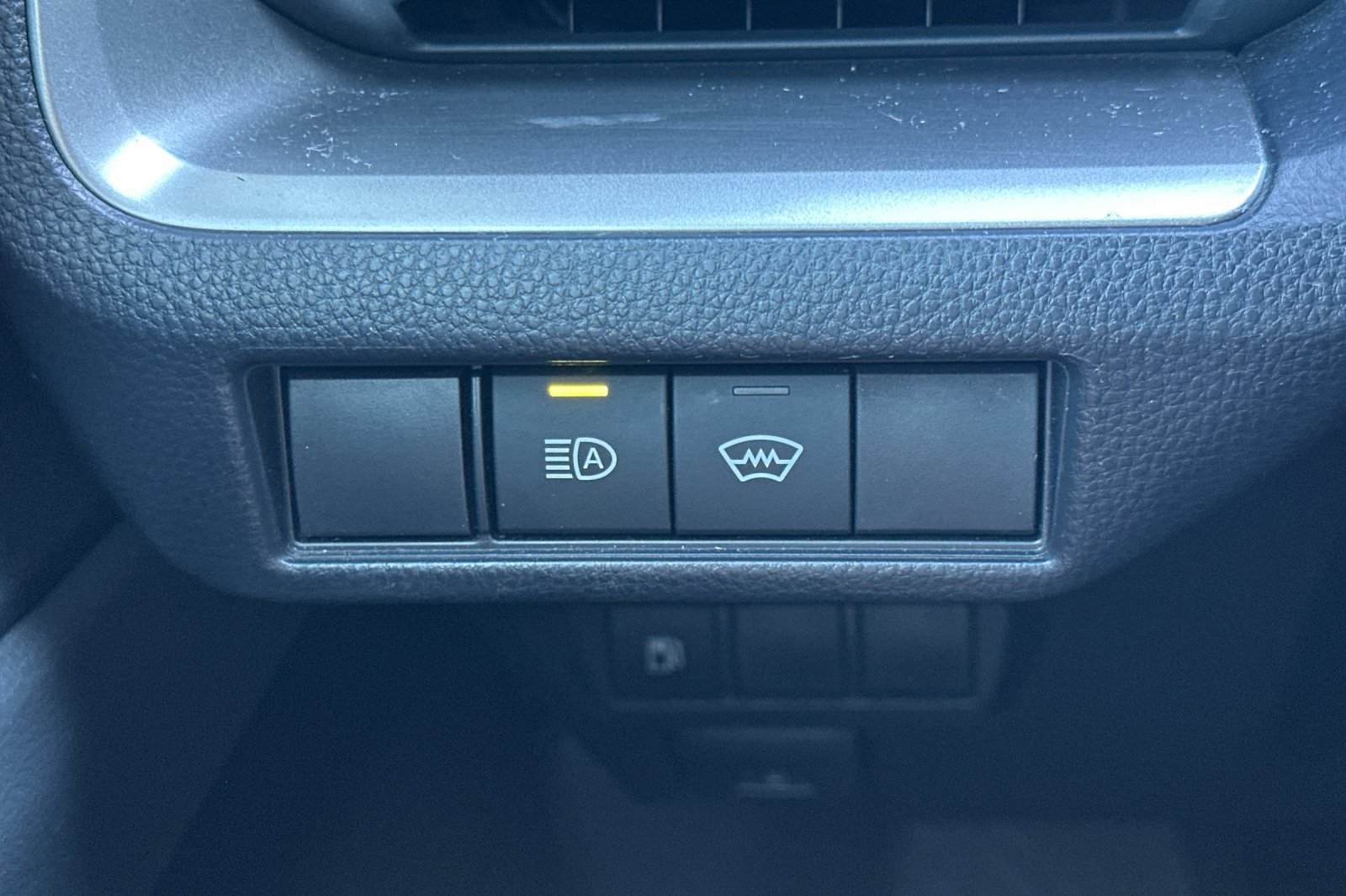 Certified 2025 Toyota Prius LE AWD/4WD image 31