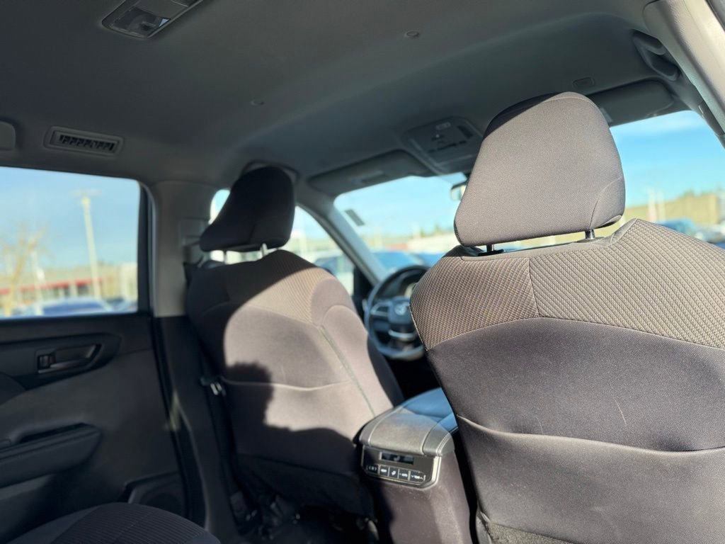 Used 2023 Toyota Highlander LE image 20