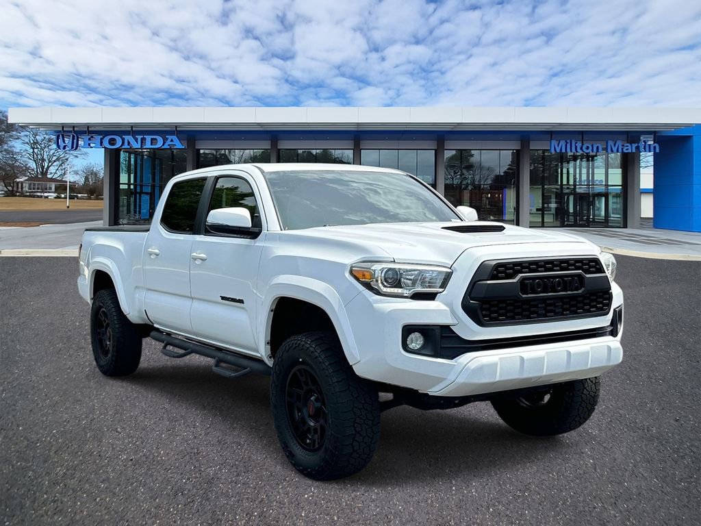 Used 2017 Toyota Tacoma TRD Sport w/ Premium & Technology Package AWD/4WD image 1