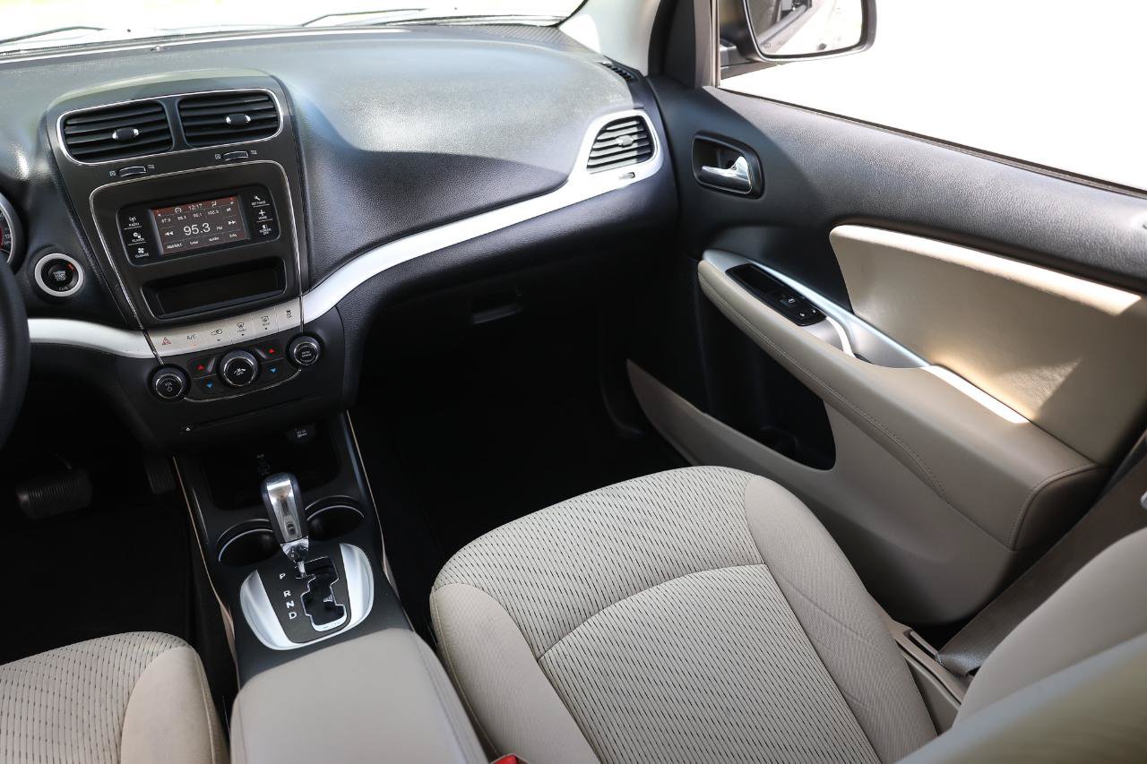 Used 2017 Dodge Journey SXT w/ Comfort/Convenience Group FWD image 22