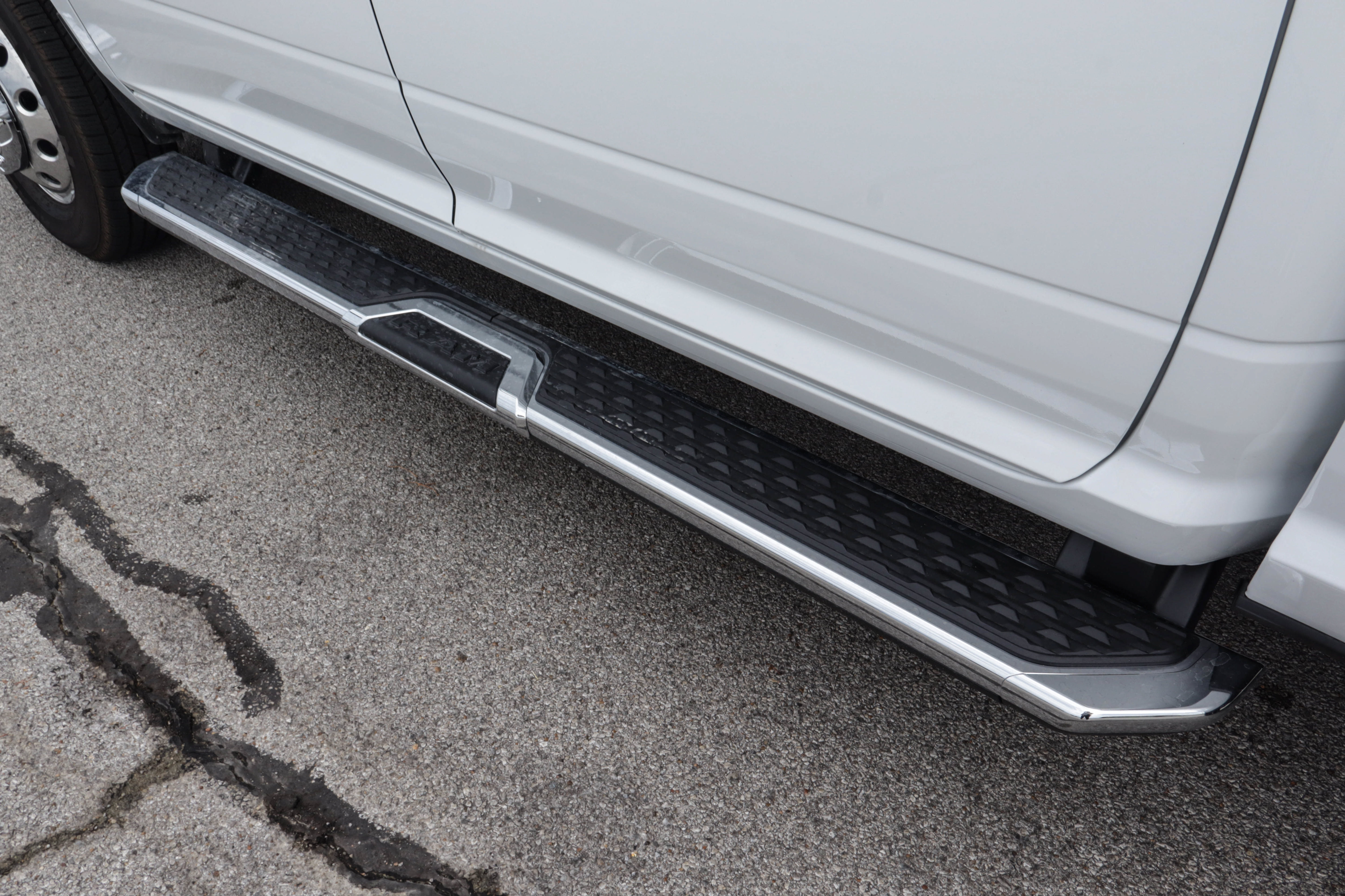 New 2027 RAM 3500 Laramie w/ Towing Technology Group AWD/4WD image 10