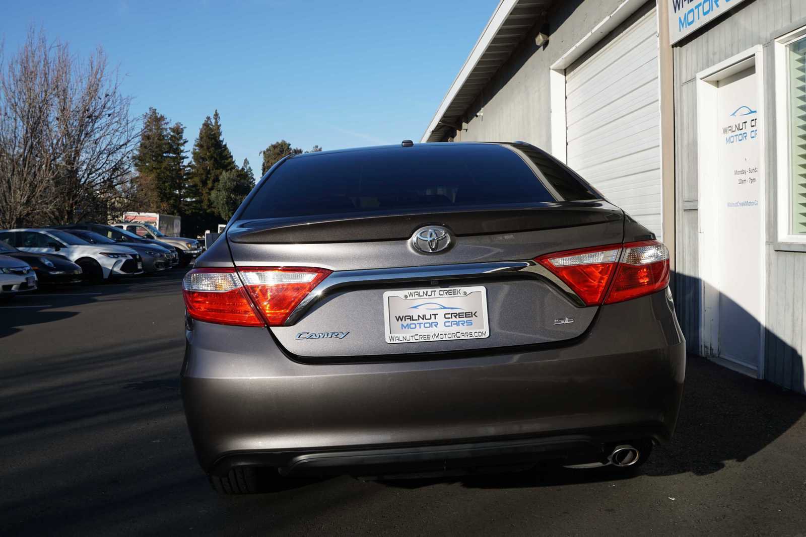 Used 2017 Toyota Camry SE w/ Moonroof Package image 14