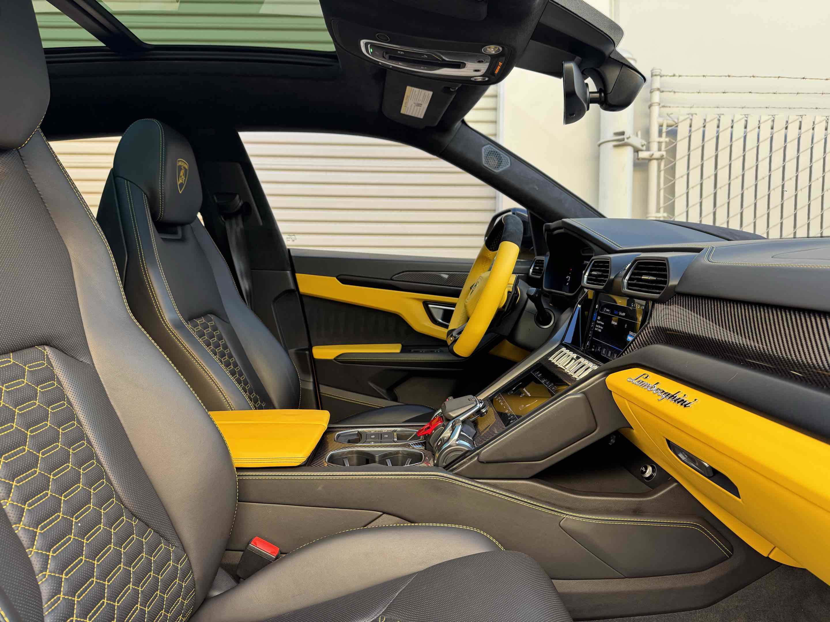 Used 2021 Lamborghini Urus image 32