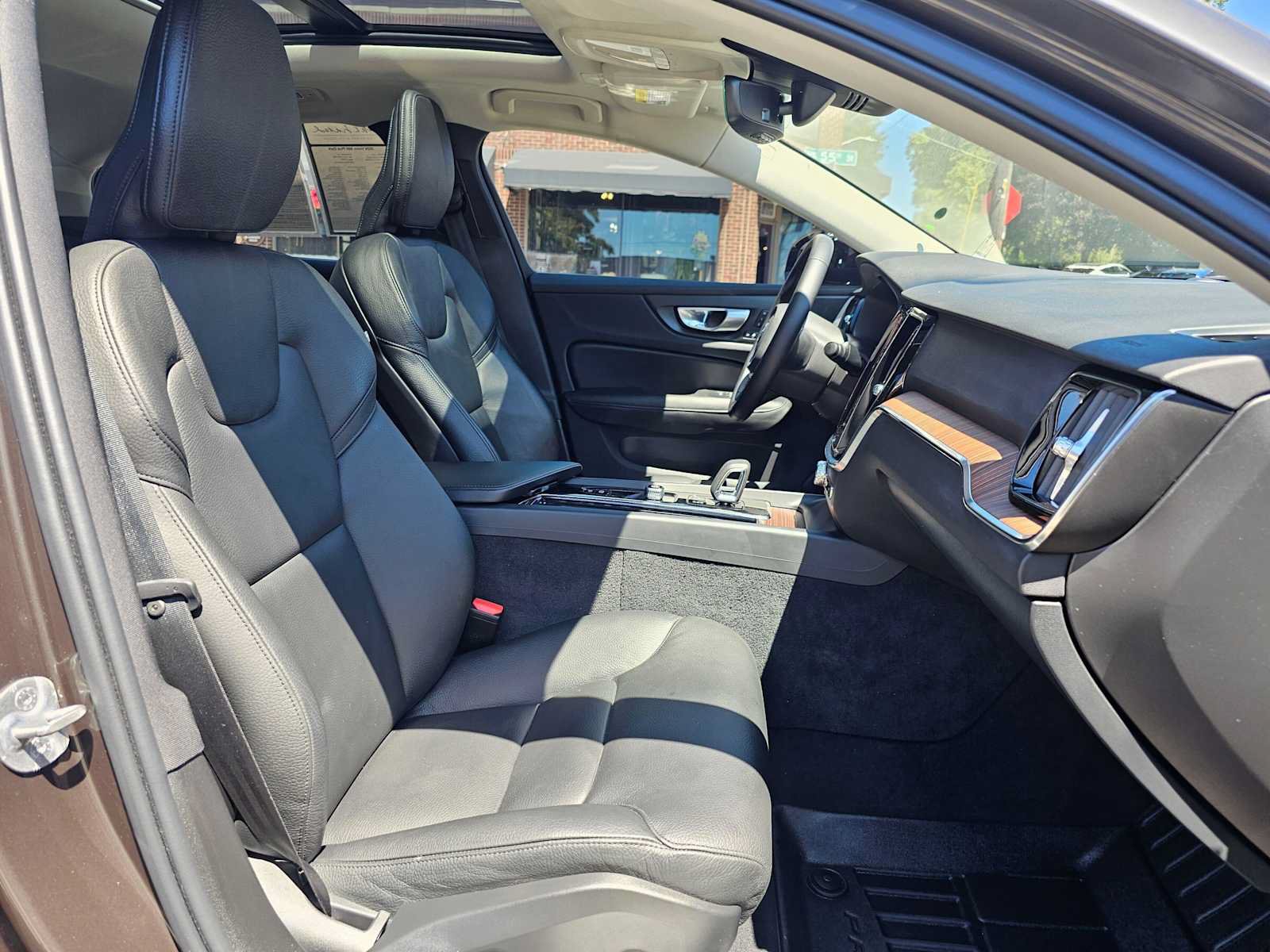 Certified 2024 Volvo S60 B5 Plus AWD/4WD image 10