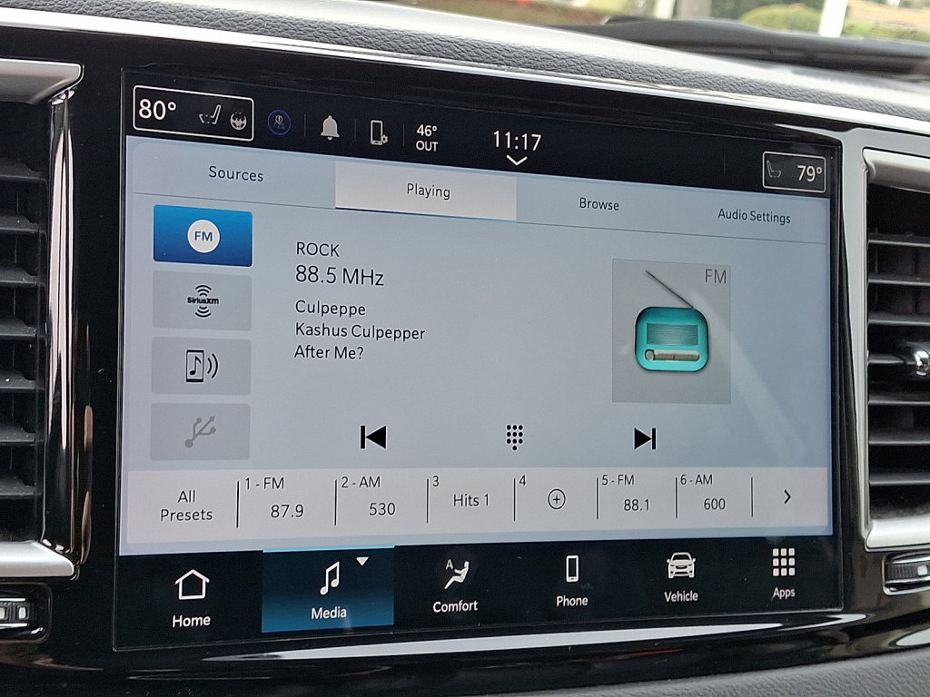 Used 2024 Chrysler Pacifica Touring-L image 29