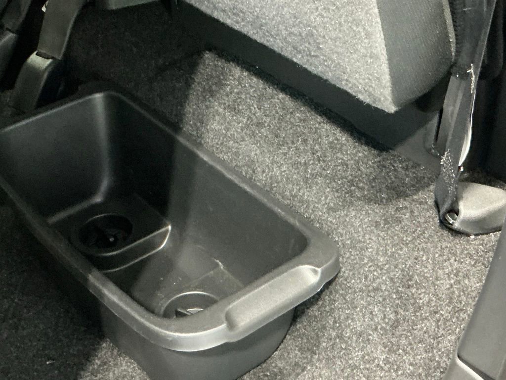 Used 2024 Nissan Frontier SV w/ SV Convenience Package image 24