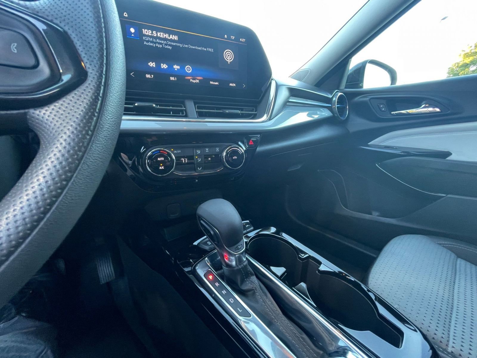 Used 2025 Chevrolet Trax LT image 35