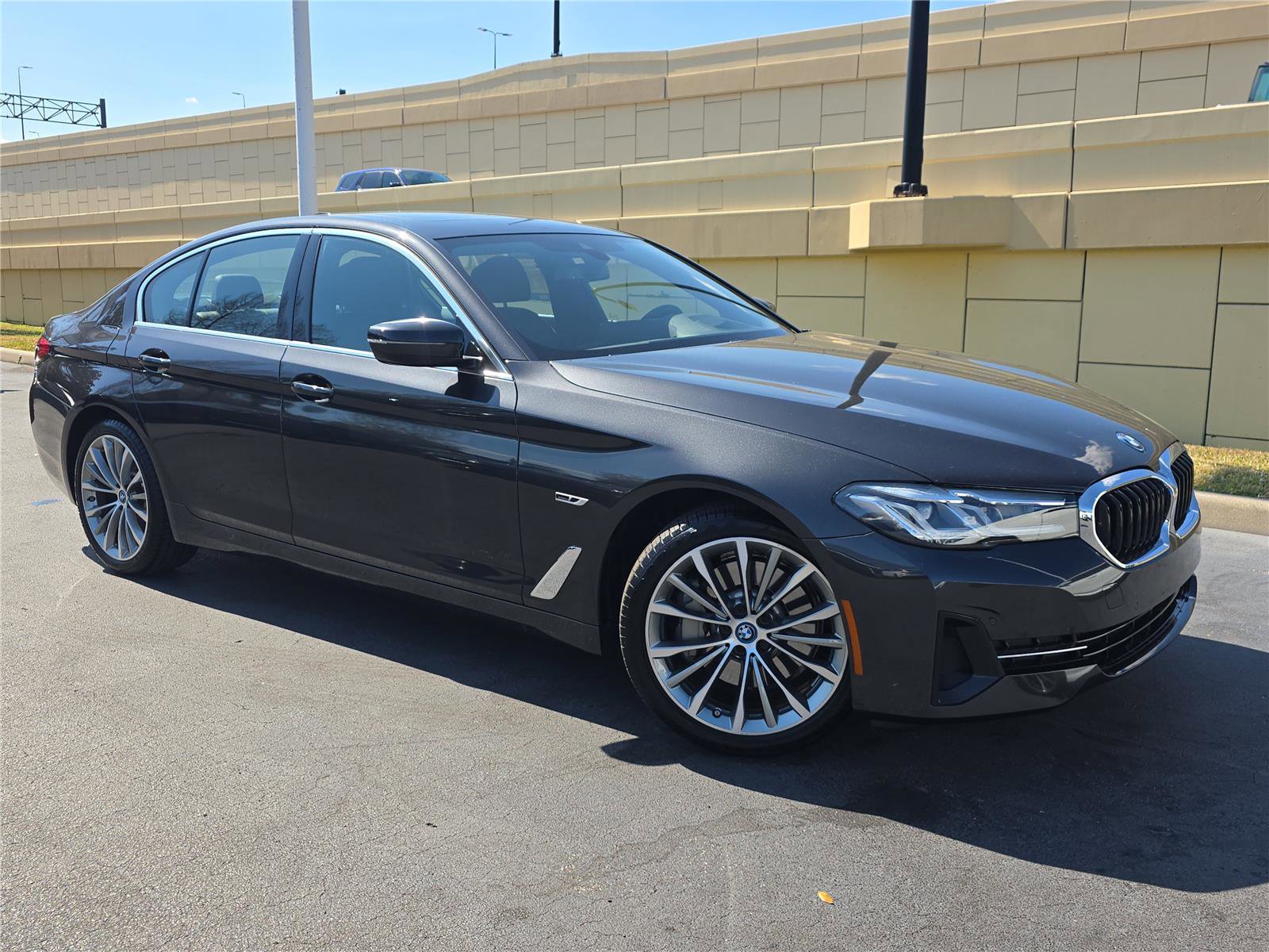 Certified 2023 BMW 530e w/ Premium Package image 26