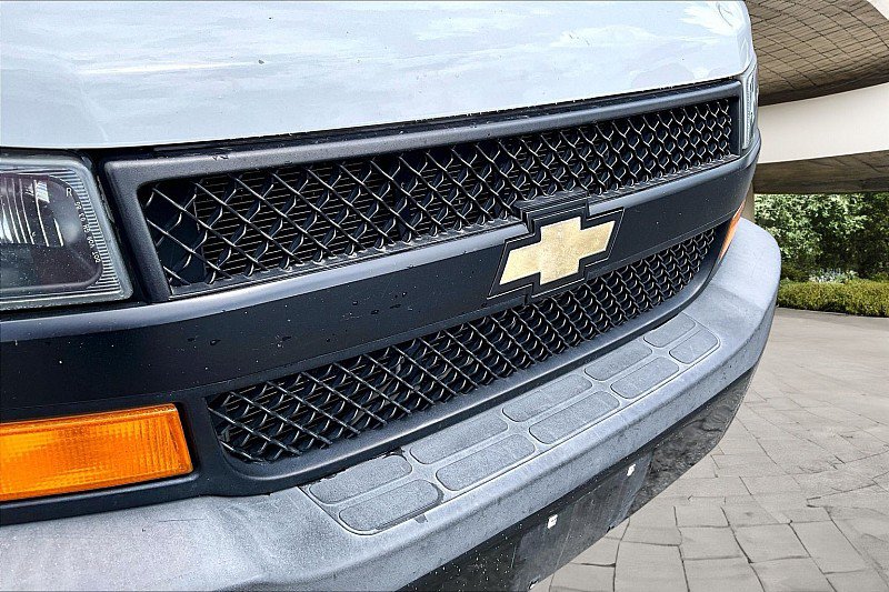 Used 2020 Chevrolet Express 2500 Extended w/ Communications Package RWD image 22