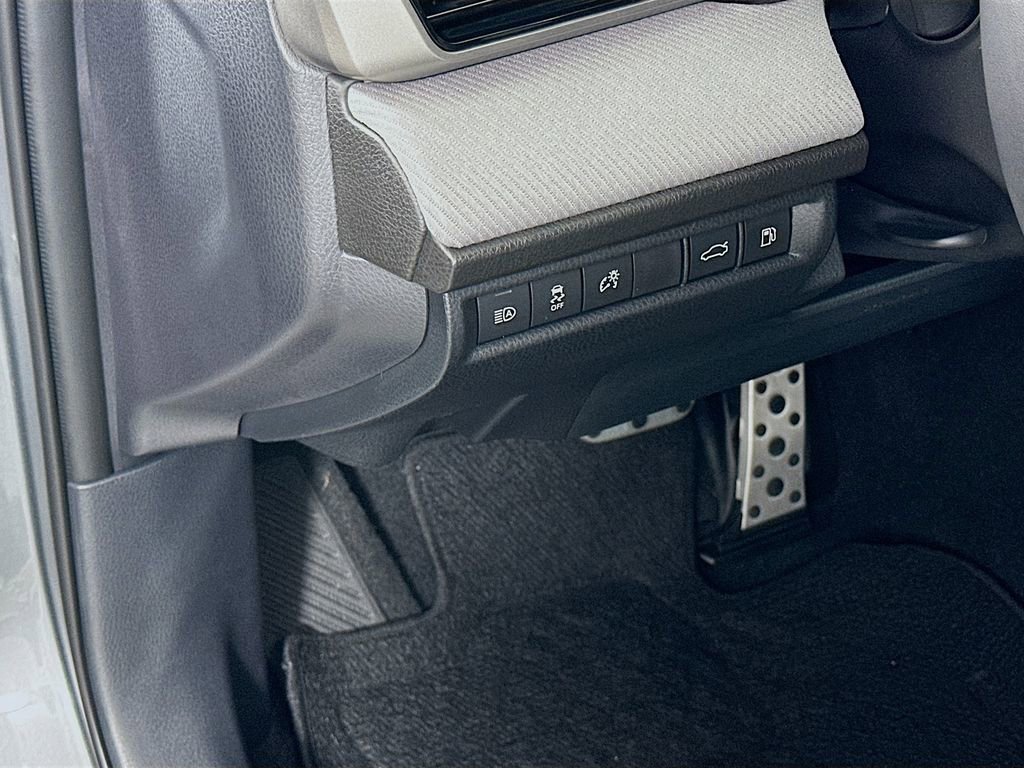 Certified 2025 Toyota Camry SE w/ Convenience Package image 10