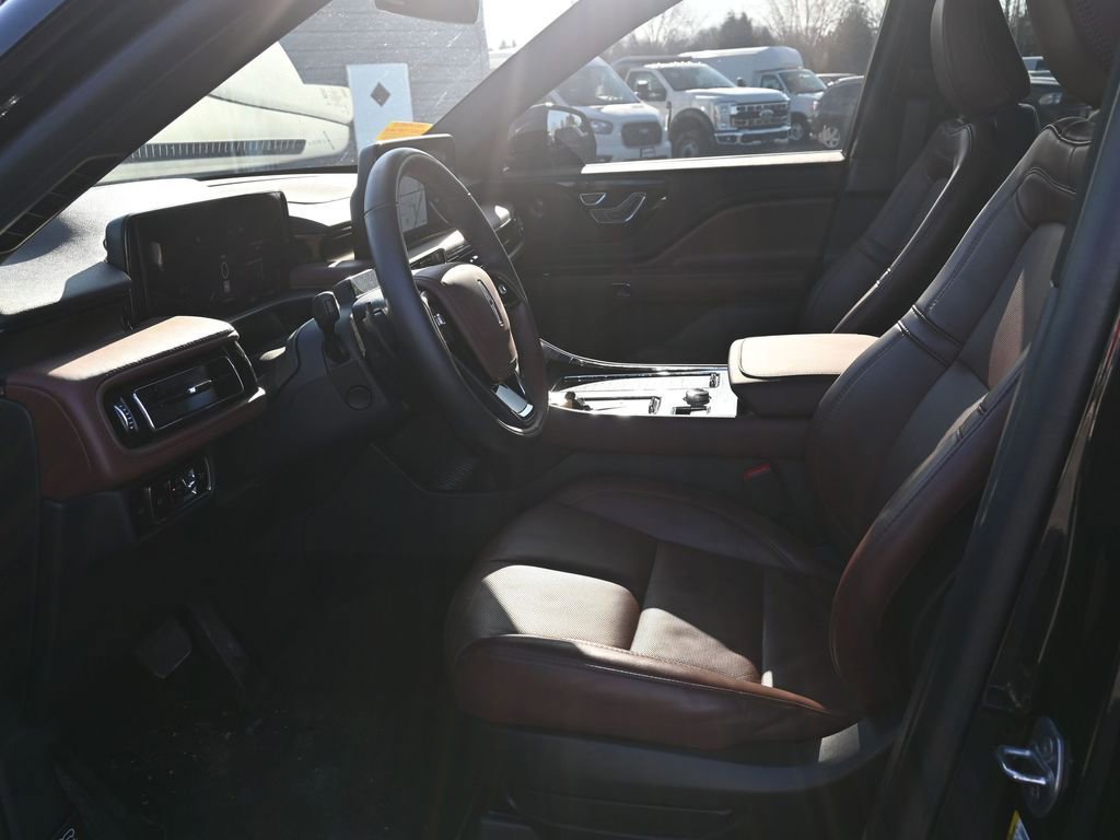 Used 2025 Lincoln Aviator Reserve w/ Illumination Package image 15