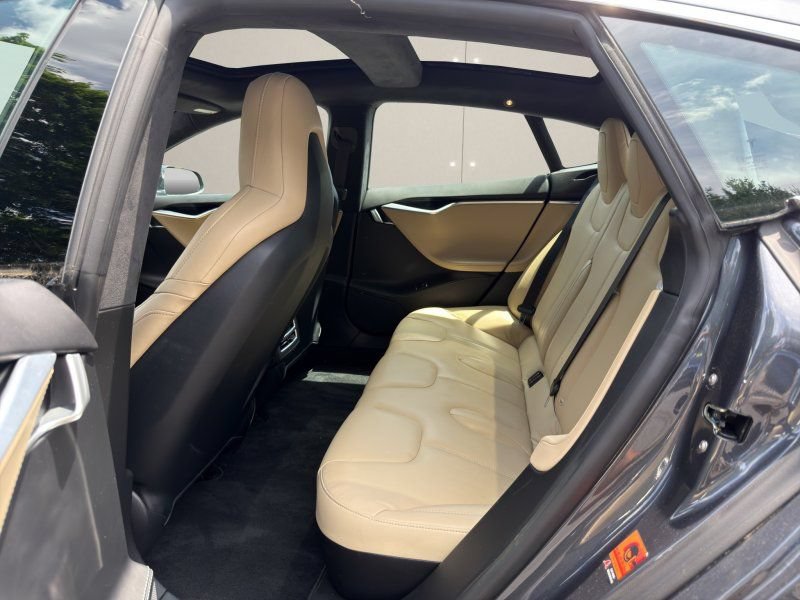 Used 2015 Tesla Model S 70D AWD/4WD image 10