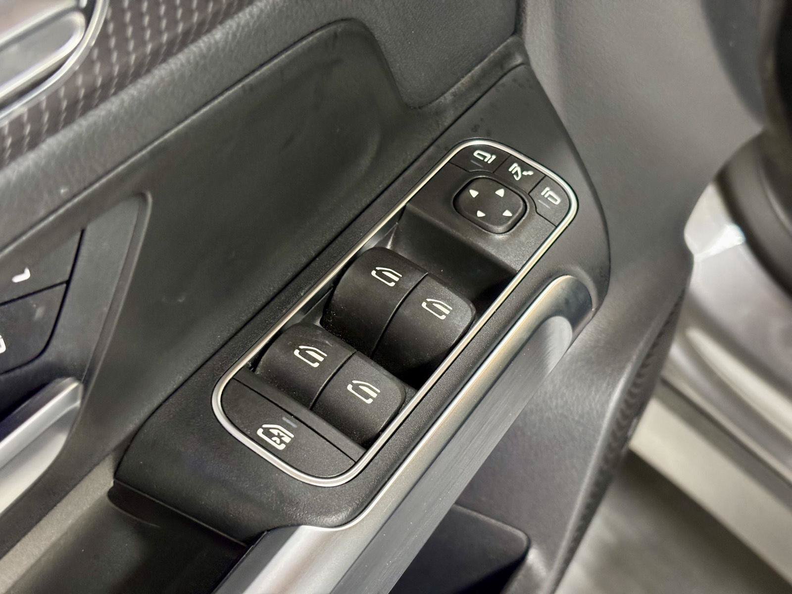 Used 2023 Mercedes-Benz EQB 300 4MATIC w/ Exclusive Package image 14