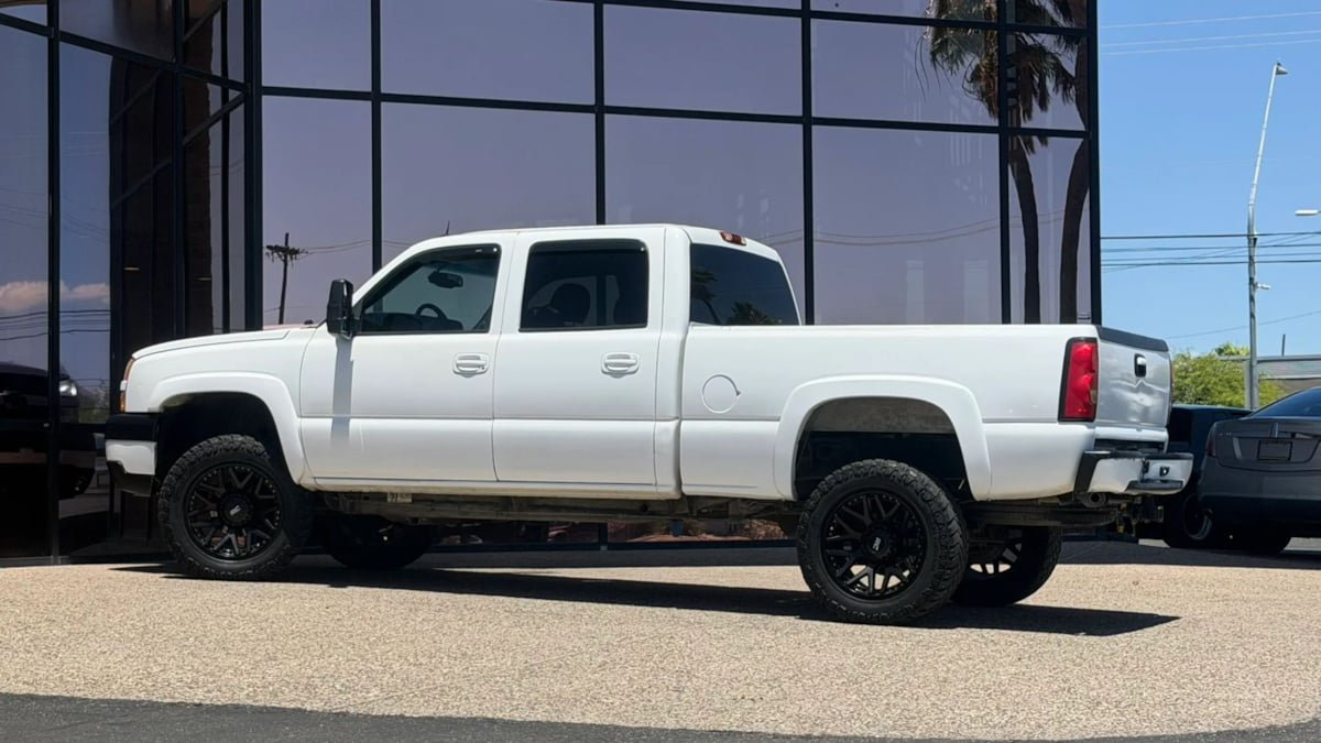 Used 2004 Chevrolet Silverado 2500 LT RWD image 7