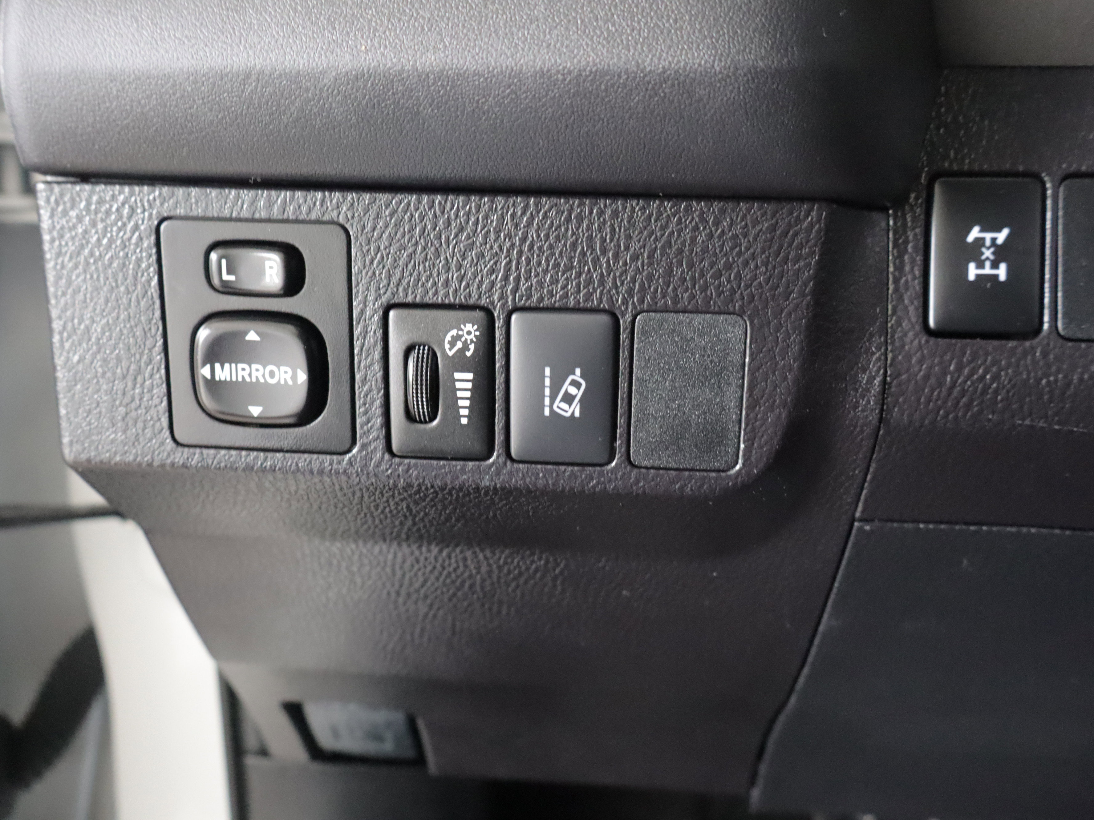 Used 2018 Toyota RAV4 LE w/ All Weather Liner Package AWD/4WD image 16