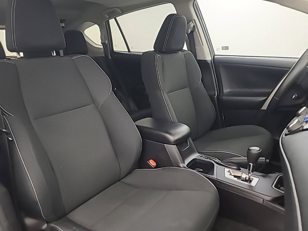 Used 2018 Toyota RAV4 XLE AWD/4WD image 16
