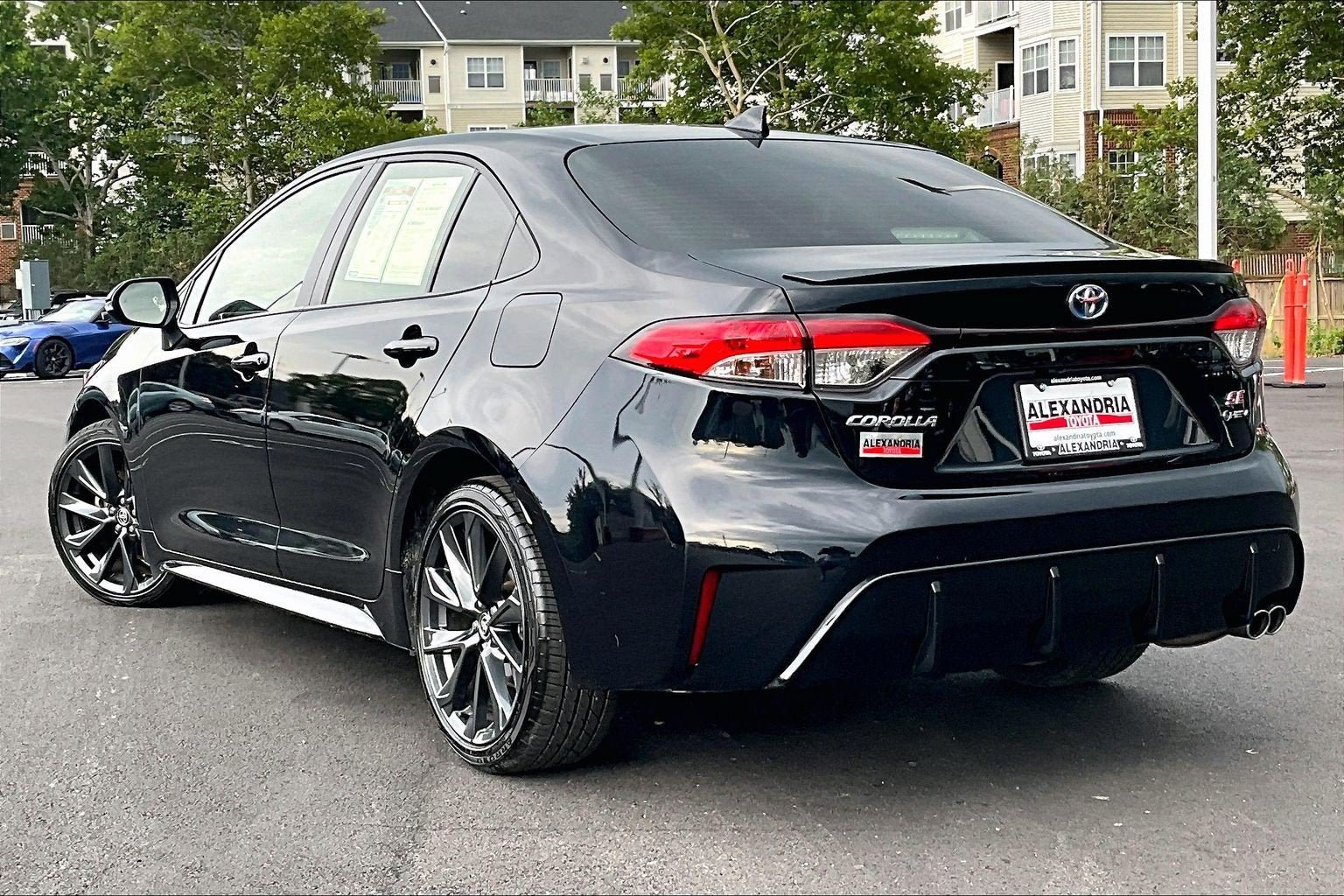 Used 2025 Toyota Corolla SE w/ SE Premium Package FWD image 11