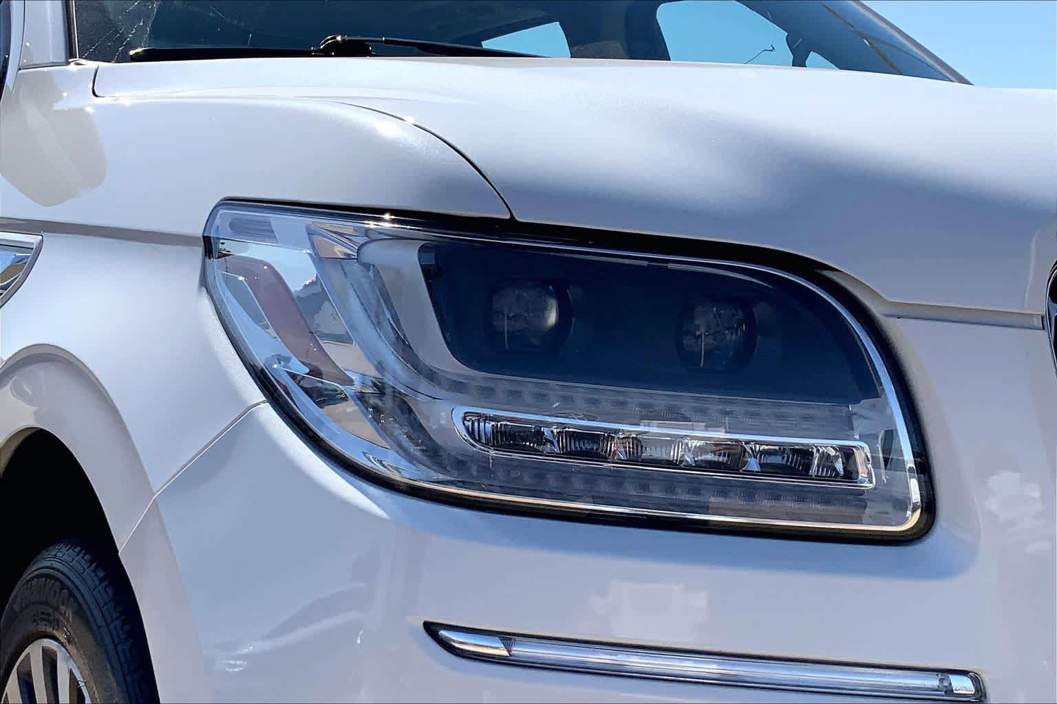 Used 2021 Lincoln Navigator Reserve AWD/4WD image 28