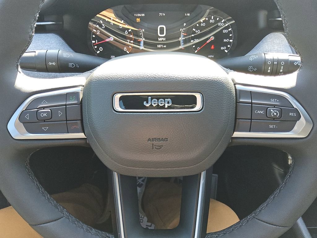 Used 2025 Jeep Compass Latitude image 23