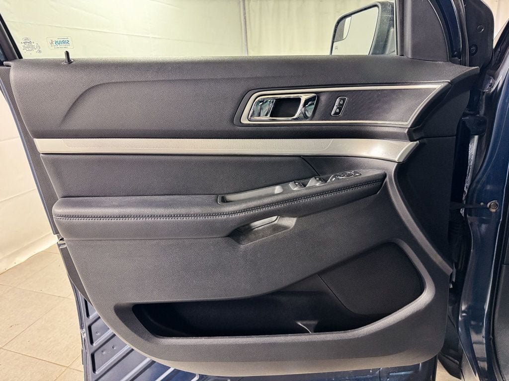 Used 2016 Ford Explorer XLT w/ Equipment Group 202A AWD/4WD image 16