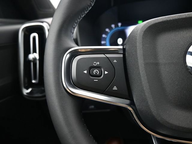 Used 2023 Volvo XC40 B5 Plus w/ Protection Package Premier image 23