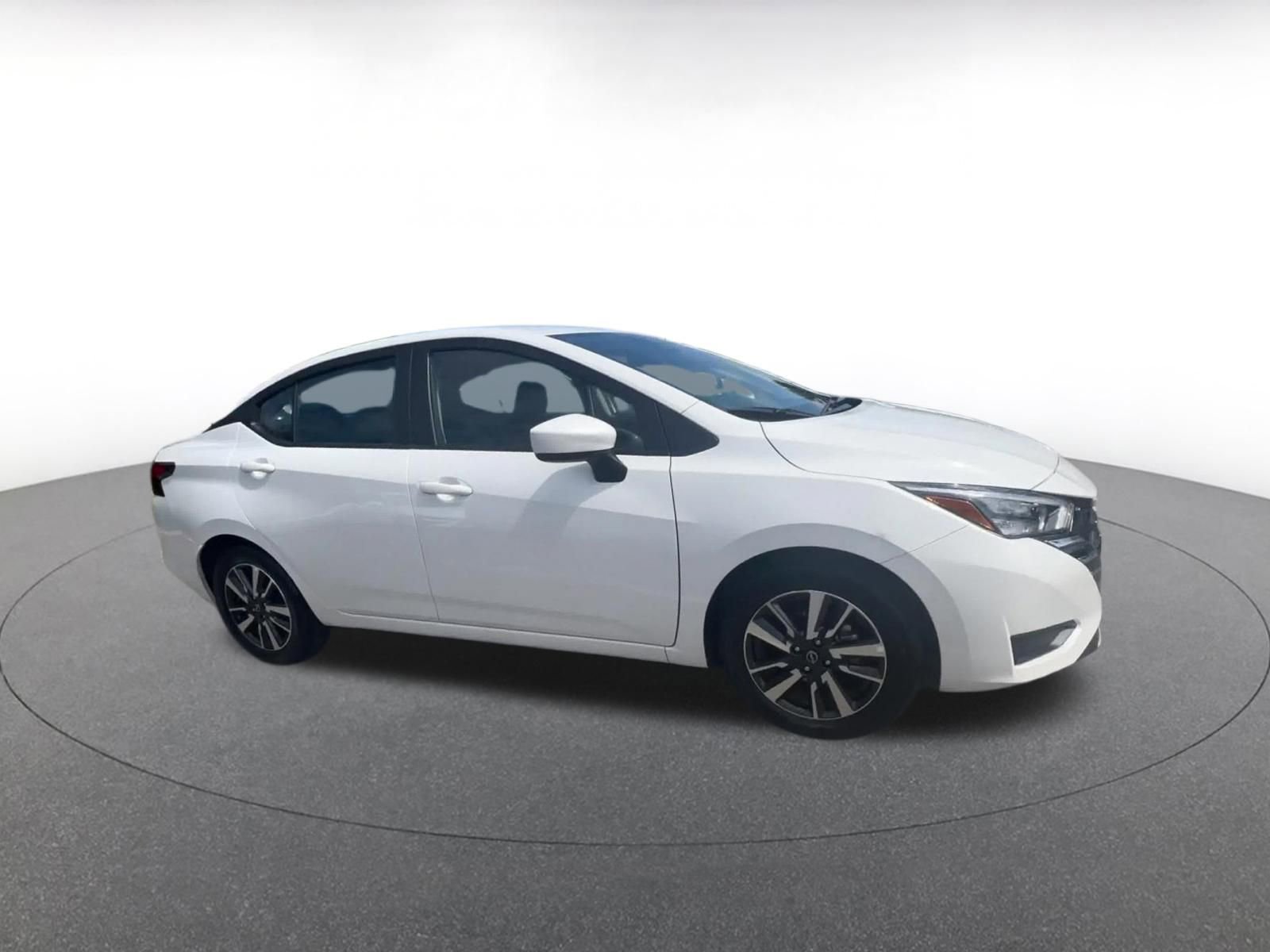 Used 2025 Nissan Versa SV FWD image 2