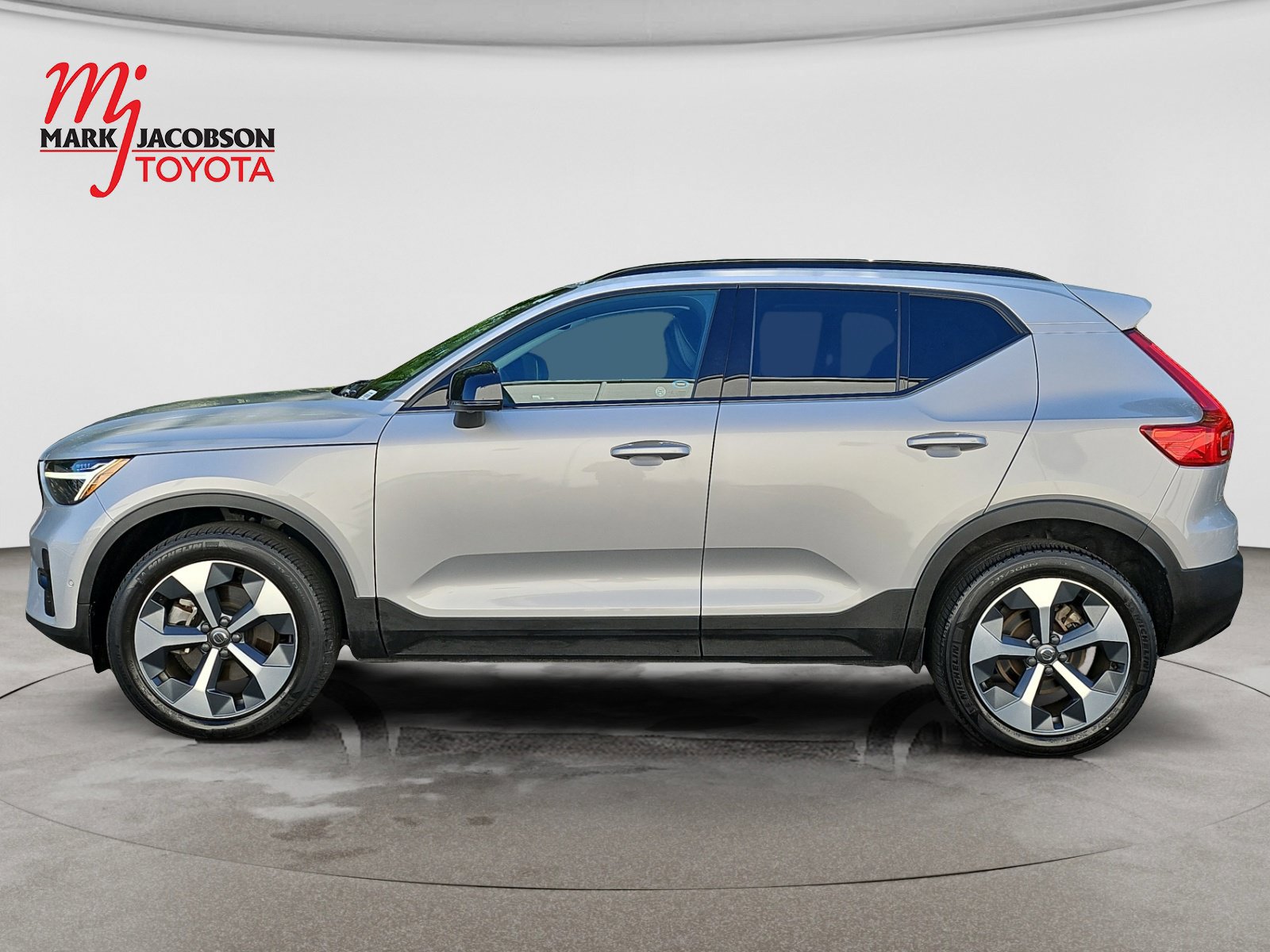Used 2023 Volvo XC40 B5 Plus w/ Driver Assist Package AWD/4WD image 14
