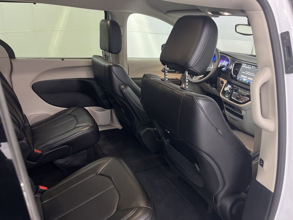 Used 2024 Chrysler Pacifica Touring-L image 25