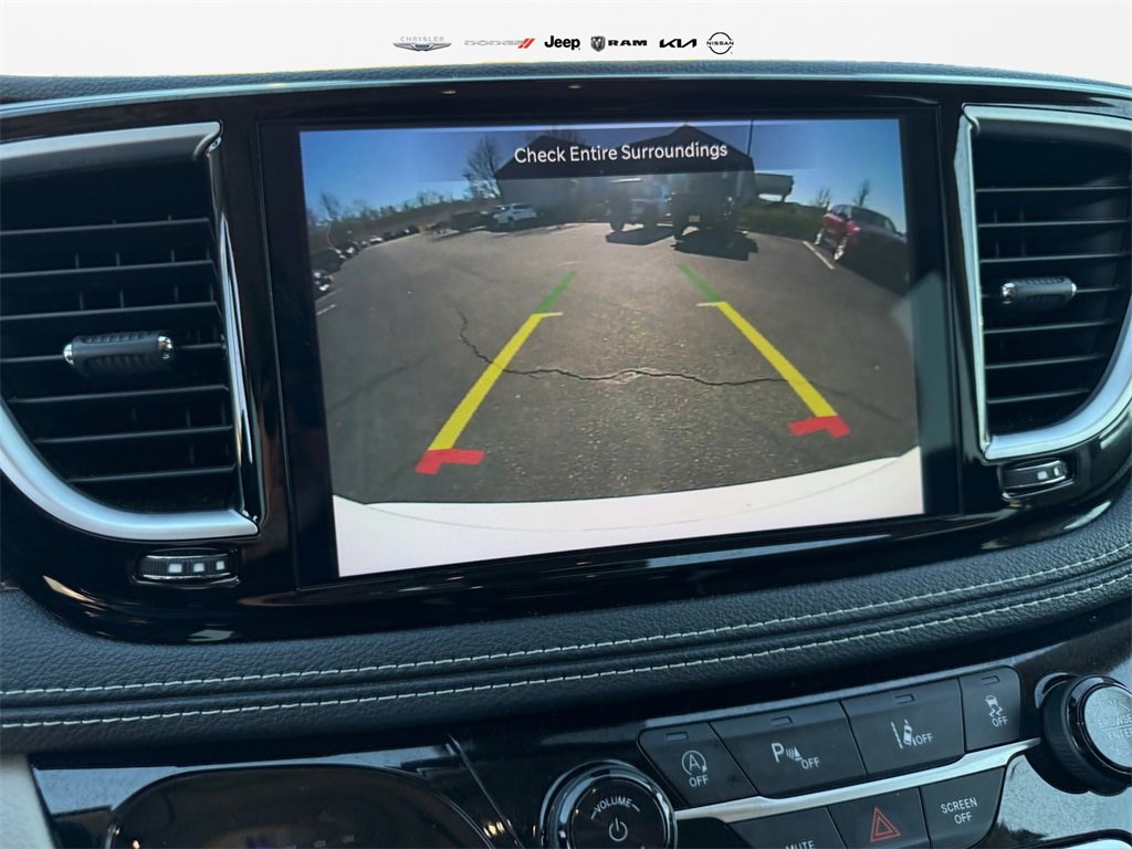Certified 2023 Chrysler Pacifica Limited image 22