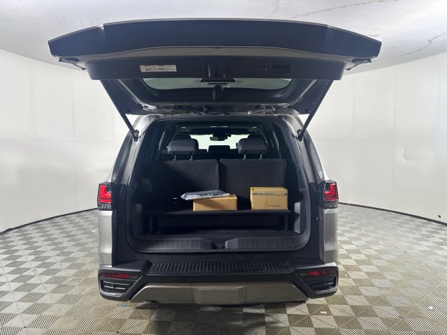 Used 2025 Lexus LX 700h Luxury AWD/4WD image 12