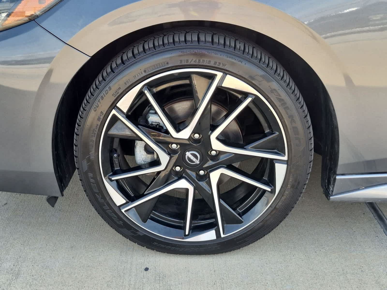 Used 2025 Nissan Sentra SR FWD image 31