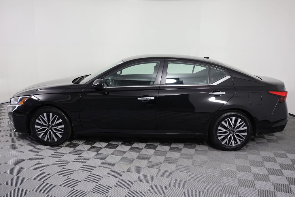 Used 2023 Nissan Altima 2.5 SV FWD image 5