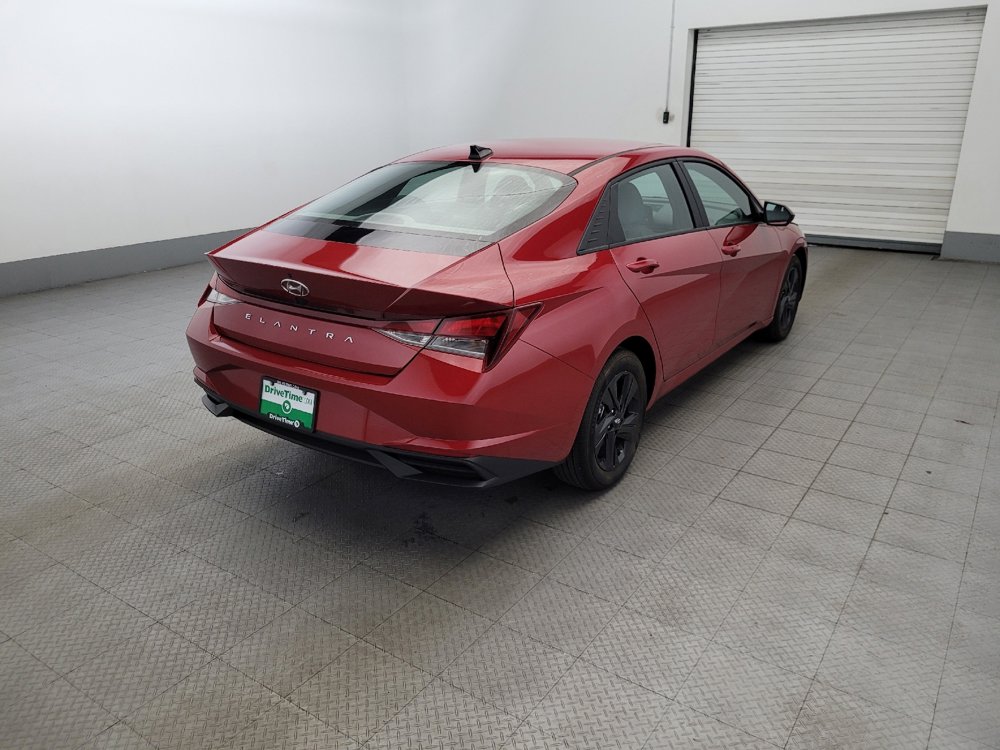 Used 2023 Hyundai Elantra SEL w/ Preferred Accessory Package image 9