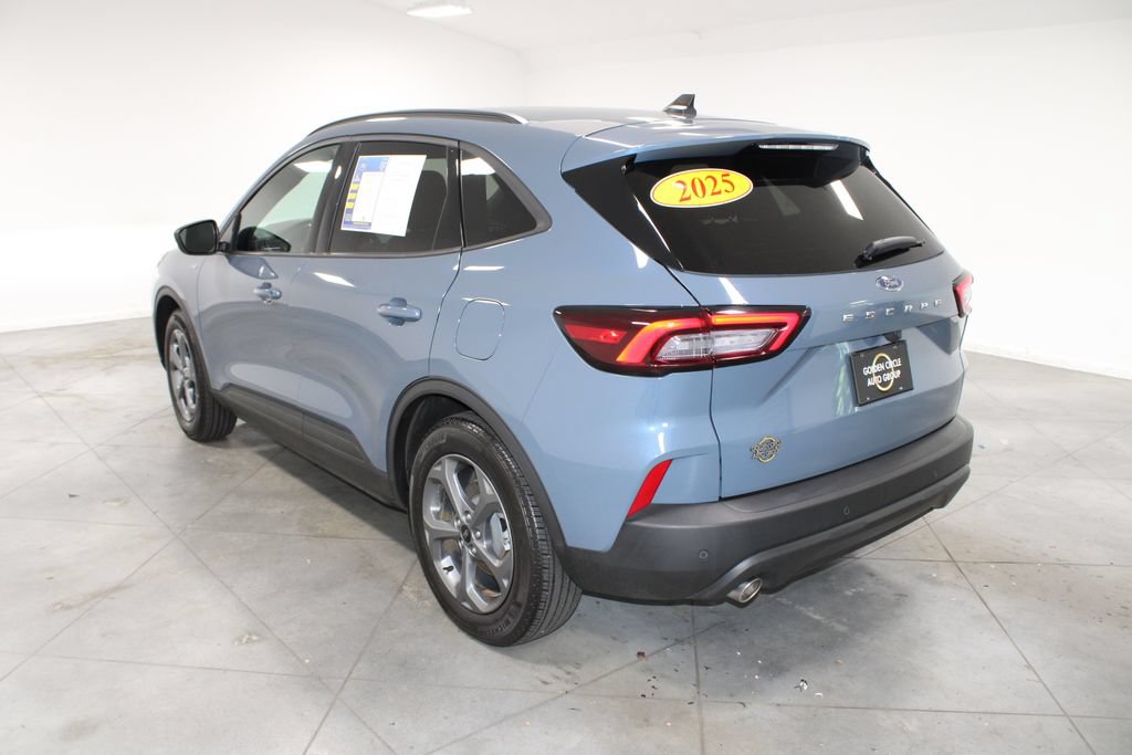Used 2025 Ford Escape ST-Line w/ Tech Pack #1 FWD image 7