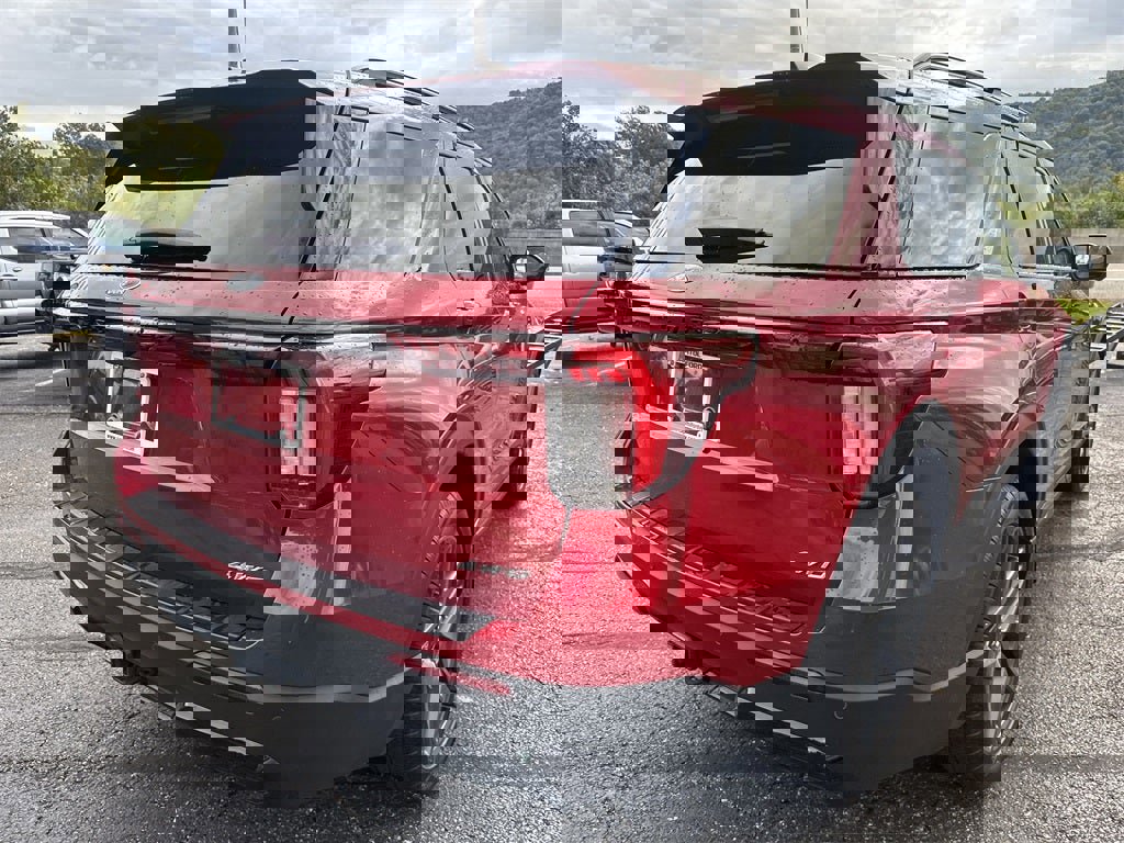 Used 2025 Ford Explorer ST-Line w/ Premium Package image 4