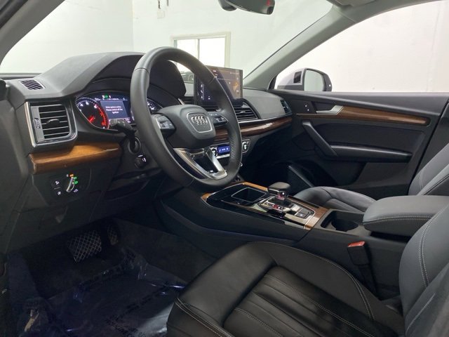Used 2023 Audi Q5 2.0T Premium w/ Convenience Package image 16