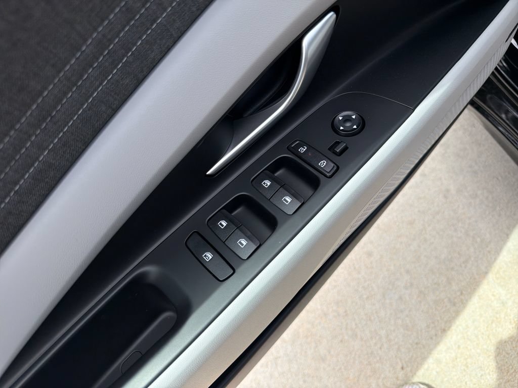 New 2026 Hyundai Elantra Limited FWD image 15