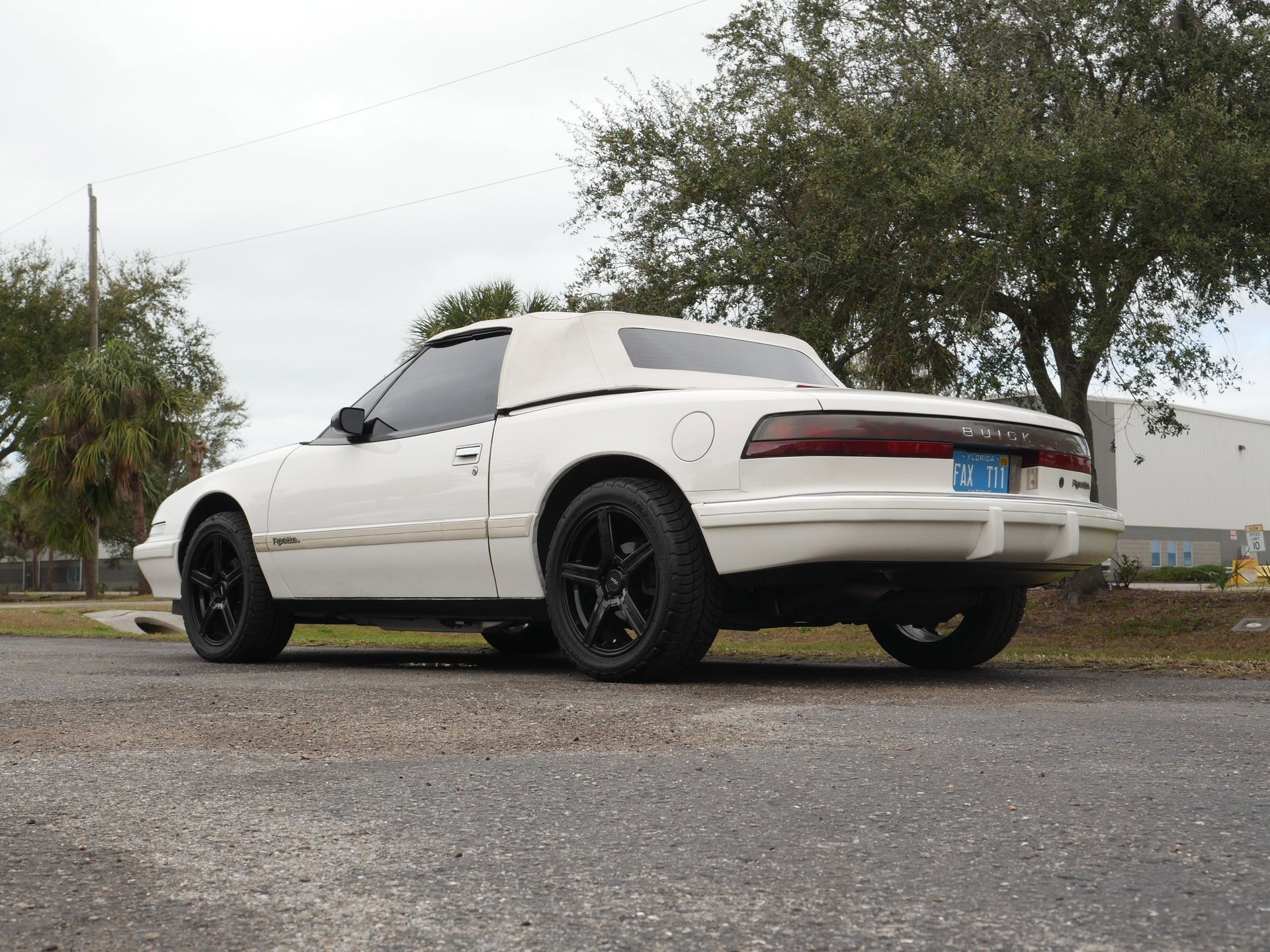 Used 1990 Buick Reatta Convertible image 18