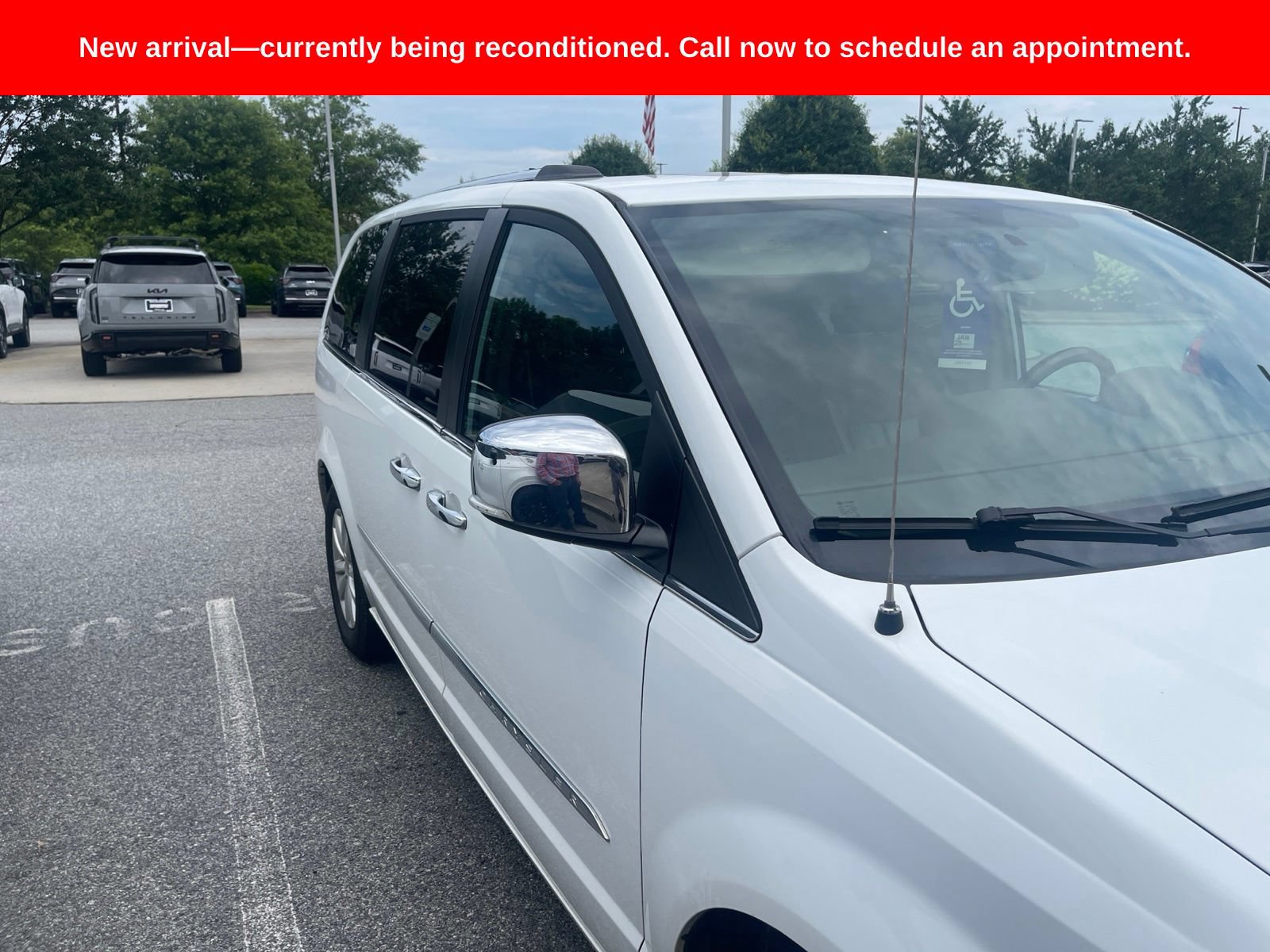 Used 2016 Chrysler Town & Country Limited Platinum FWD image 11