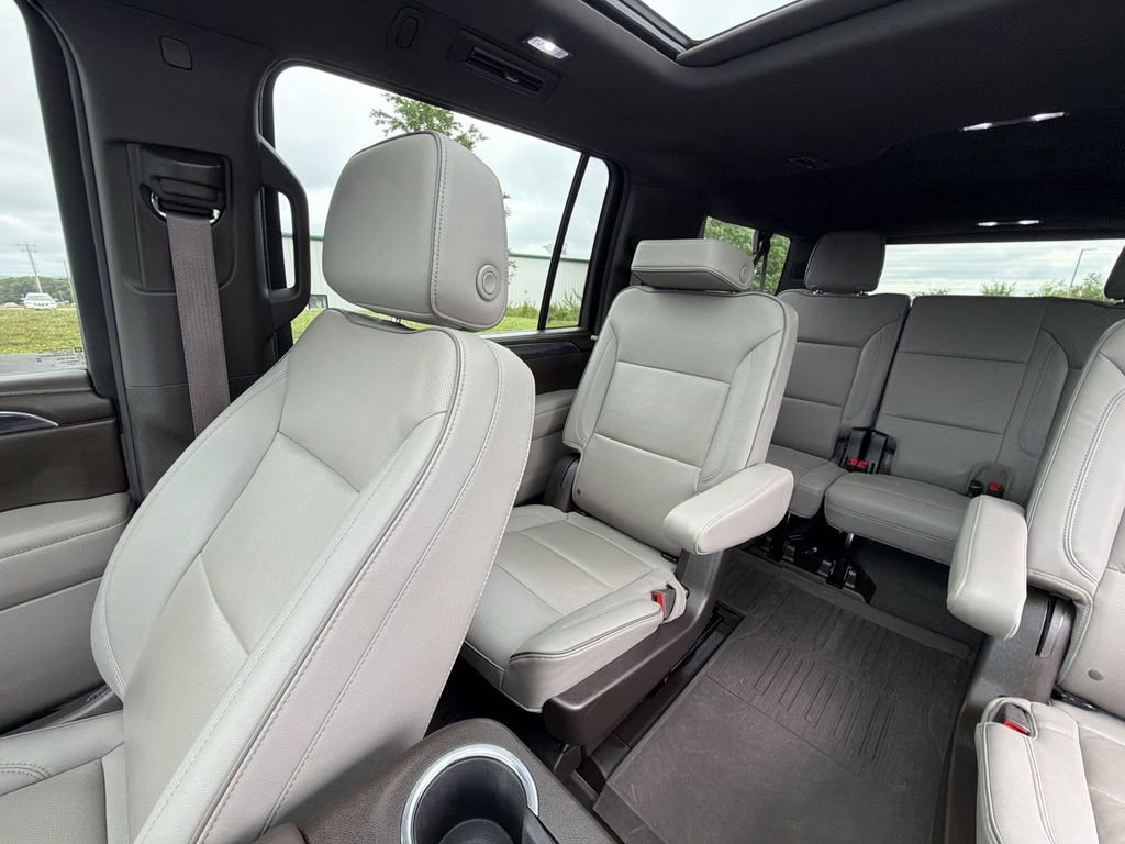 Used 2023 GMC Yukon XL SLT w/ SLT Premium Package AWD/4WD image 14