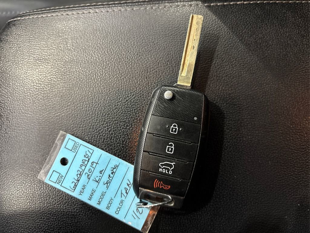 Used 2019 Kia Sorento LX w/ LX Convenience Package image 35