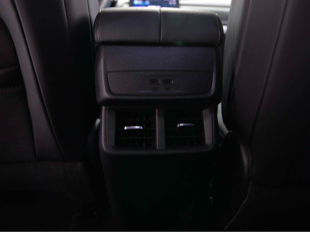 Used 2026 GMC Terrain AT4 w/ LPO, Black Badging Package AWD/4WD image 9