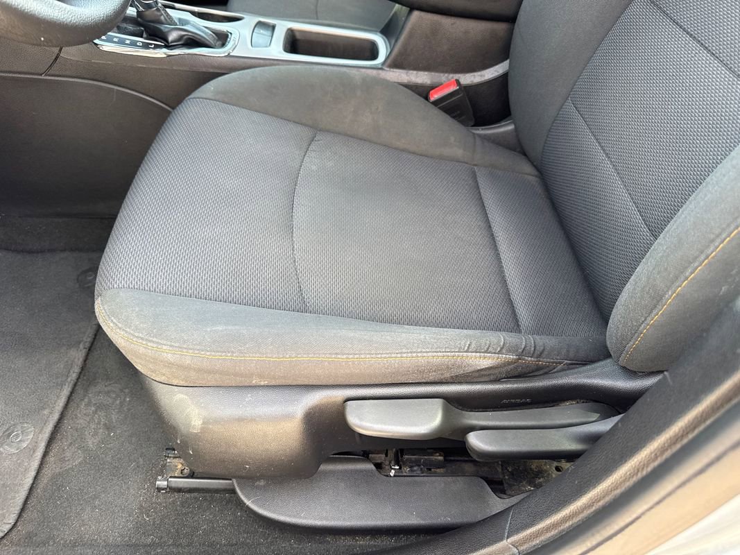 Used 2017 Chevrolet Cruze LS FWD image 32