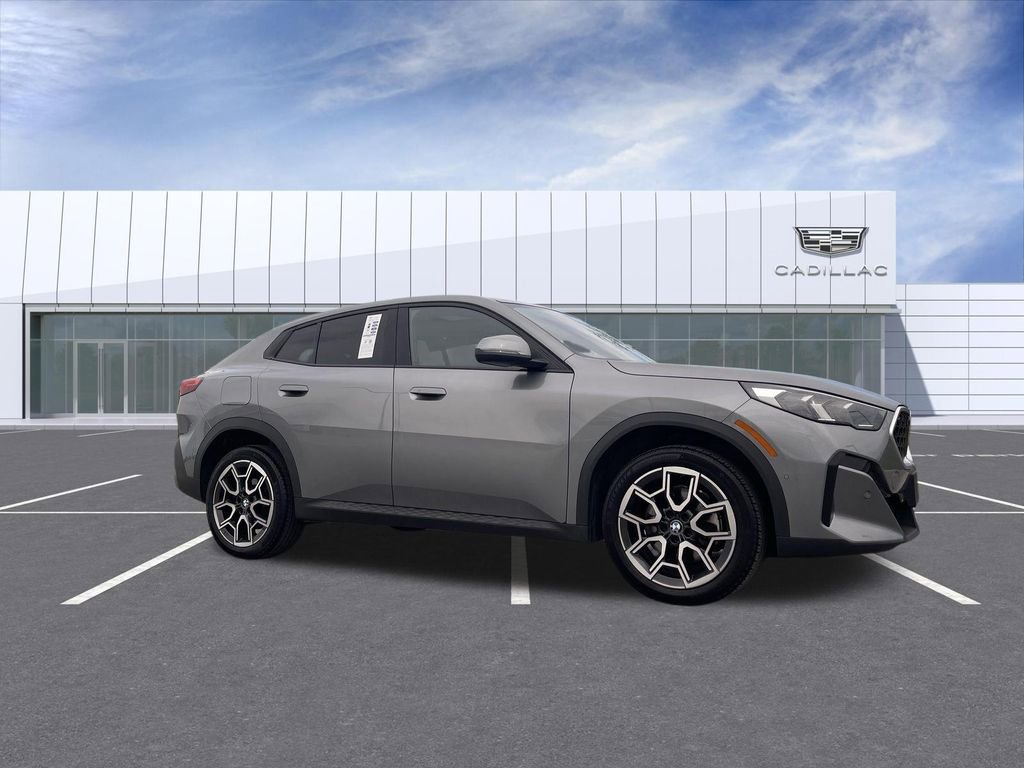 Used 2025 BMW X2 xDrive28i AWD/4WD image 1